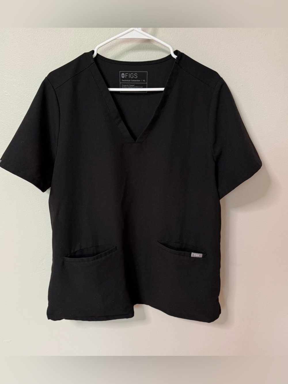 FIGS Technical Collection Black Scrub Top Casma Medical Solid Size XL